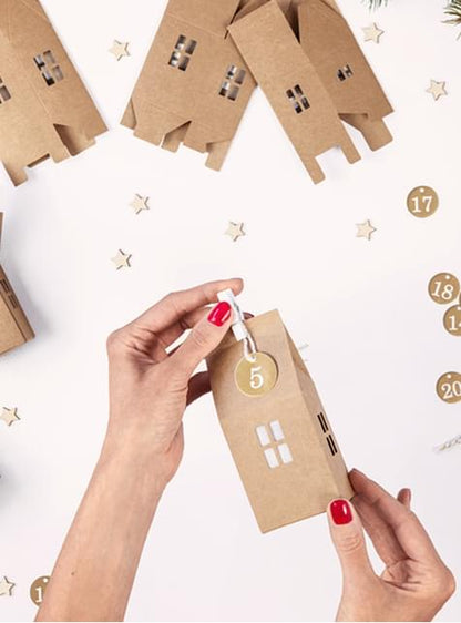 Calendario de adviento con forma de casitas - Partydeco | Funidelia